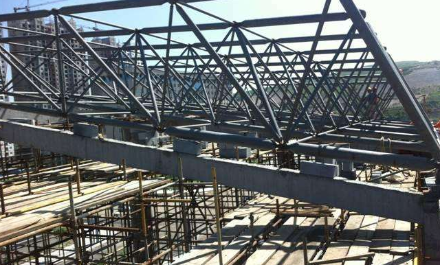 义马简述网架公司的黑色压型钢板的吊装步履